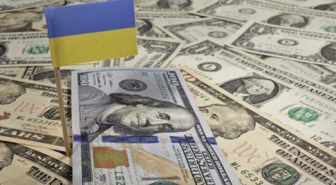 Миллионы в унитаз: Киев клянчит деньги на ПВО, а строит сортир