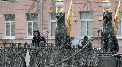 Очень холодный День Победы 2024: погода на 9 Мая и выходные в Москве, Питере и по регионам РФ