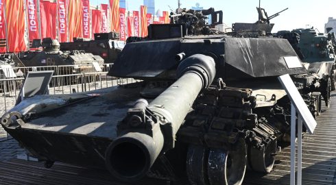 Подбитые танки и бронь Запада на русской земле: Что сразило западные СМИ на выставке трофейной техники в Москве