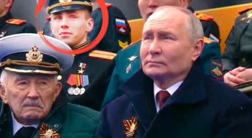 Самый засекреченный морпех России за спиной Путина: что известно о легендарном командире