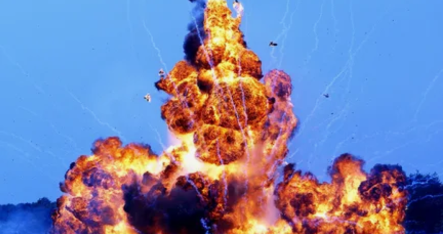 Сверхмощный взрыв в Одесской области и неоновая вспышка в Николаеве: удар Возмездия за Севастополь продолжается