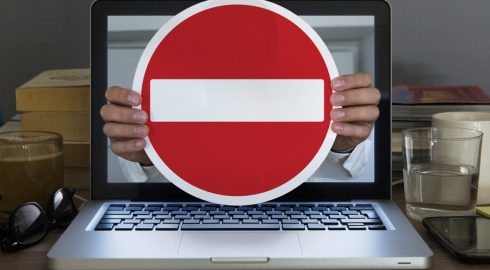 Наживаются на страхе запрещенных сайтов: россиян предупредили об аферах со штрафами
