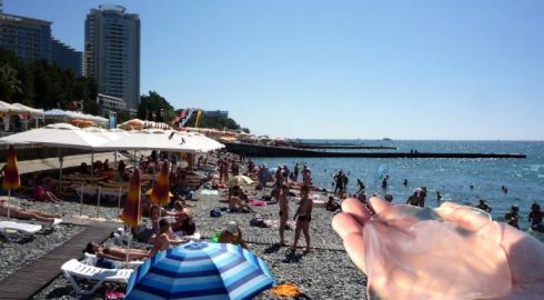 Ротавируска, воздух, пропахший испорченными медузами и водорослями, холодная вода и многое другое: отпускники проклинают поездку на Черное море
