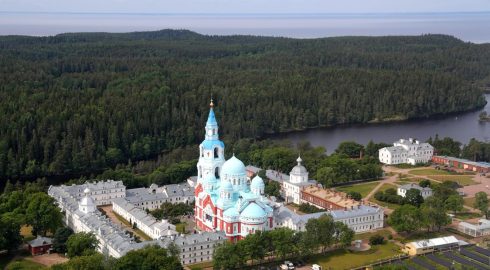 Путин и Лукашенко встретились на Валааме: что за монастырь посетили президенты?