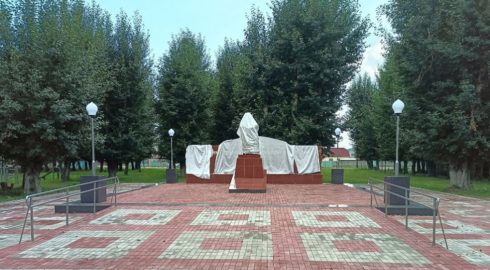 Очередной случай осквернения мемориала СВО в Москве: понесут ли наказание студенты и почему регулярно страдают памятники войны
