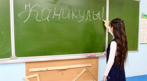 Правда ли, что летние каникулы продлевают еще на 1 месяц? Минобразования сделало заявление о смещении учебного года