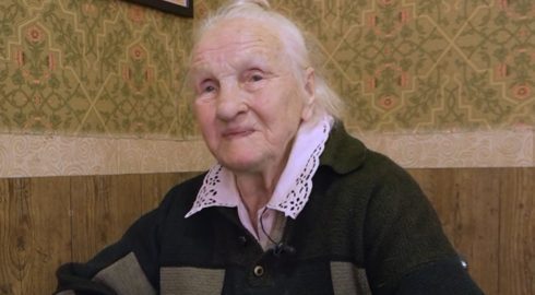 Стала жертвой кражи: в Питере 93-летняя актриса из «Брата» просит подаяние