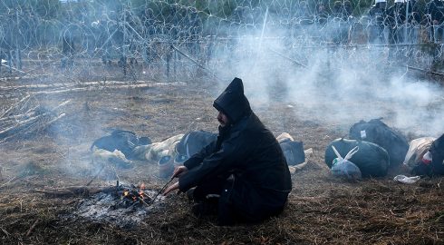 В Польше беженцев травят собаками и избивают