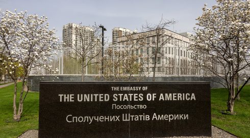 Под рёв снарядов: массовые удары ВС РФ по Украине и закрытие посольства США