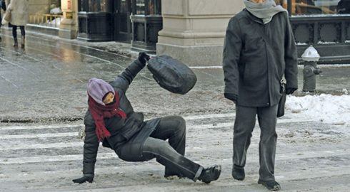 Дедушкин трюк в гололедицу на заметку: одел и ни разу не упал – твердо стоишь и уверенно идешь