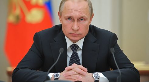 Путин потребовал навести порядок с банковскими комиссиями для ипотечников: государство помогает, а банки наживаются?