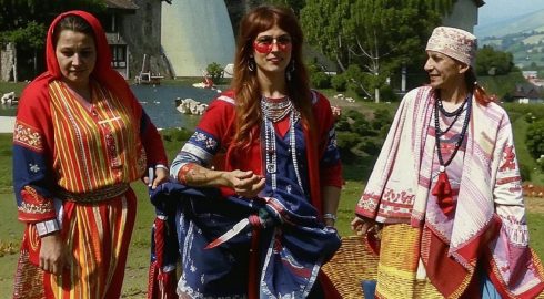 Необычное застолье на кладбище в Ставрополье: цыганский табор избил сотрудников полиции