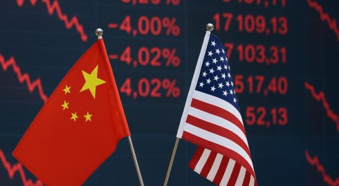 Китай ударил ответом по США: тарифы выросли до 84% и обвалили рынки