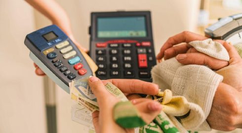 Когда платить за испорченный товар: права покупателя и обязанности продавца