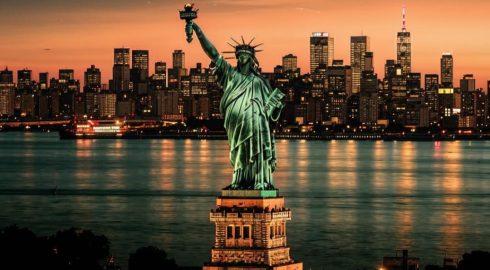 Госдеп США отказывается от «демократии»: что стоит за урезанием американских программ в постсоветских странах