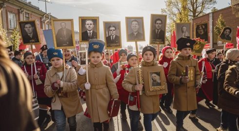 Стыдный список знаменитостей выступивших против Бессмертного полка