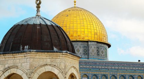 Фисташки, гранаты и косметика под угрозой: как обострение конфликта между Израилем и Ираном скажется на российских магазинах