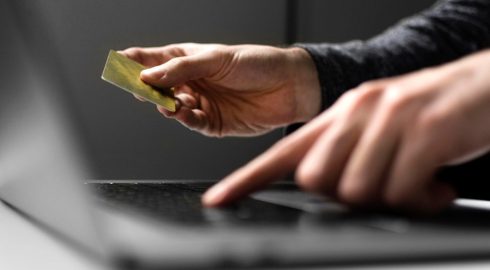 Россиян ждут новые ограничения на переводы – финансист Ермилова об изменениях с 30 мая