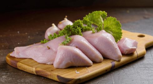 Куриное мясо под угрозой: врач Хорошев предупреждает о рисках для желудка