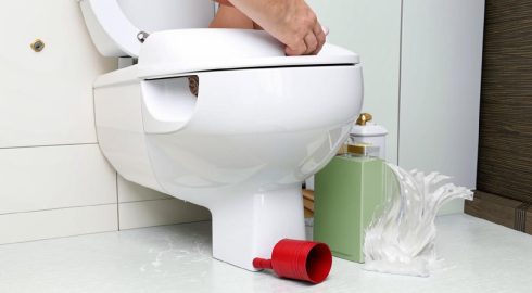 Что нельзя смывать в унитаз: советы эксперта Николая Васильева