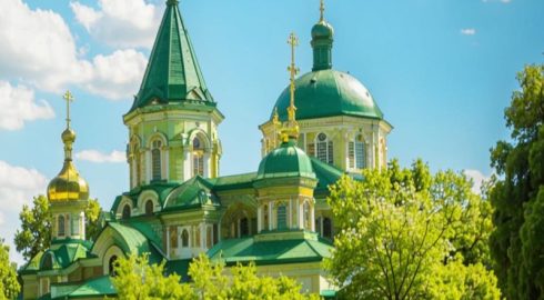 Тайна «черной иконы»: священники рассказали, где размещают в церкви необычные иконы, и почему не показывают их прихожанам