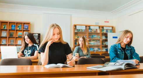 Почему Россия не может учить граждан бесплатно, как Европа – академик заявил о диверсии с образованием