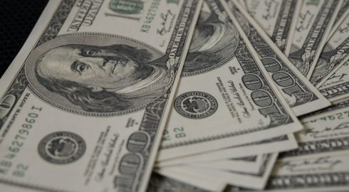 Новый уровень курса доллара пробит – опасно ли сейчас покупать валюту