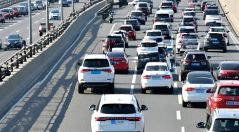 На Крымском мосту большой затор из 1,2 тысяч машин на ранее утро 13 июля: туристы добавляются, пробка увеличивается