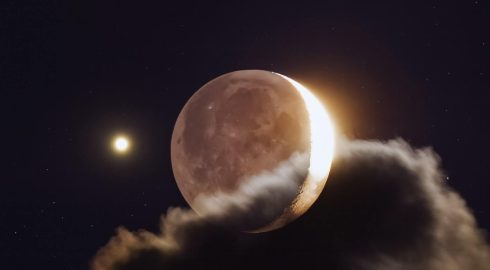 28 июля 2025 года: Луна, Марс и метеорный поток устроят небесное шоу