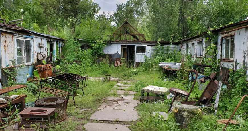 заброшенный дачный участок