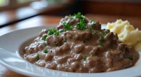 И мясо будет таять во рту: рецепт классического бефстроганова по ГОСТу вернет вкус детства
