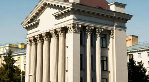 Деньги подешевеют: неожиданное снижение ключевой ставки Центробанка и его последствия