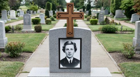 Депутат Иванов предлагает новые правила размещения фотографий на могилах