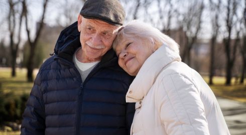 Пенсионеров ожидает доплата в 9 000 рублей в ноябре – список получателей средств