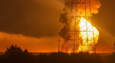 Украина на вынос Удар возмездия превратил нефтянку Киева в огненный ад